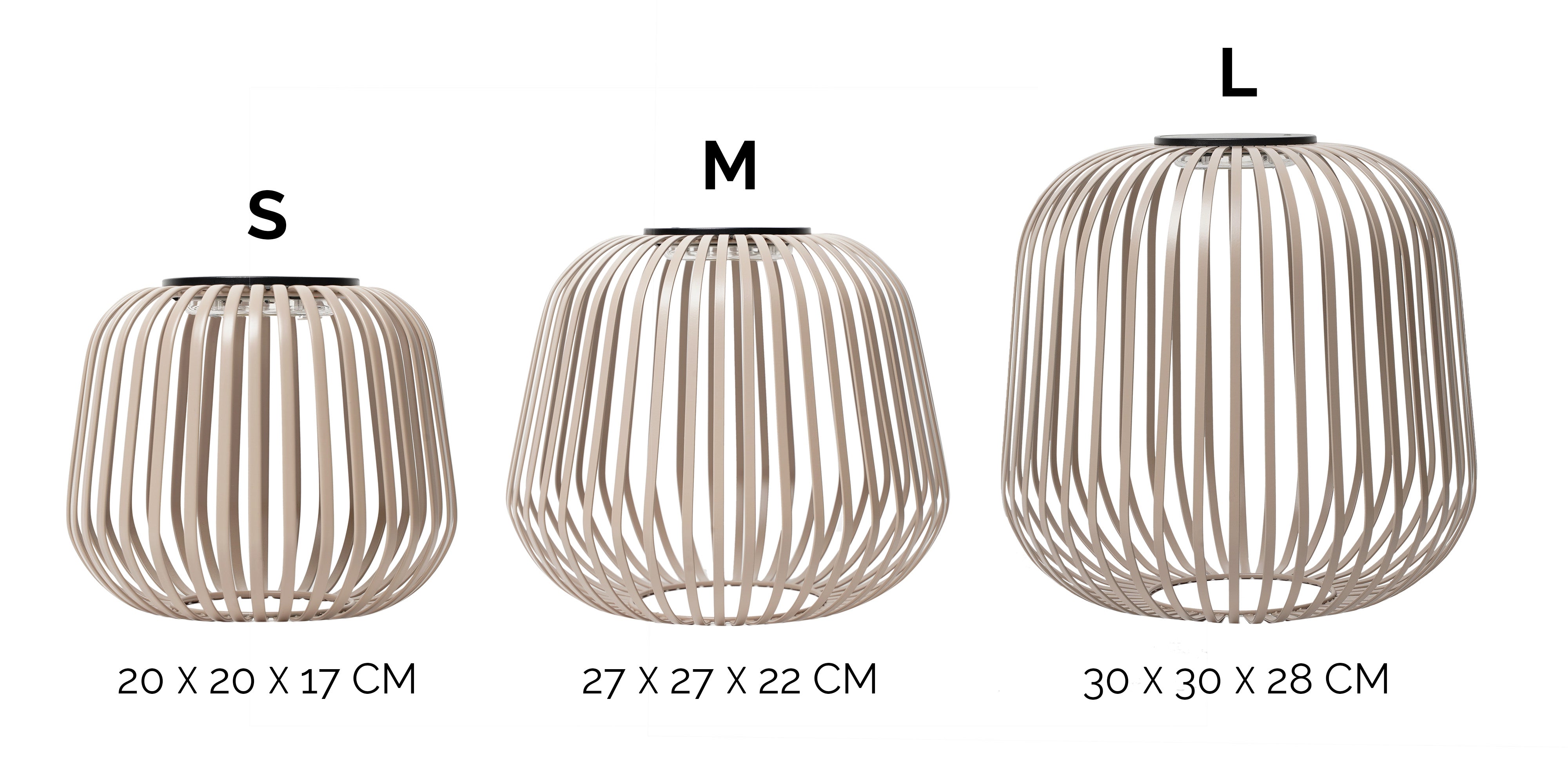 Größenübersicht der Solis Solarlaterne in Nomad: Windlichter in Small (20 x 20 x 17 cm), Medium (27 x 27 x 22 cm) und Large (30 x 30 x 28 cm) – ideal als stilvolle Kerzenhalter für Garten, Terrasse oder Balkon