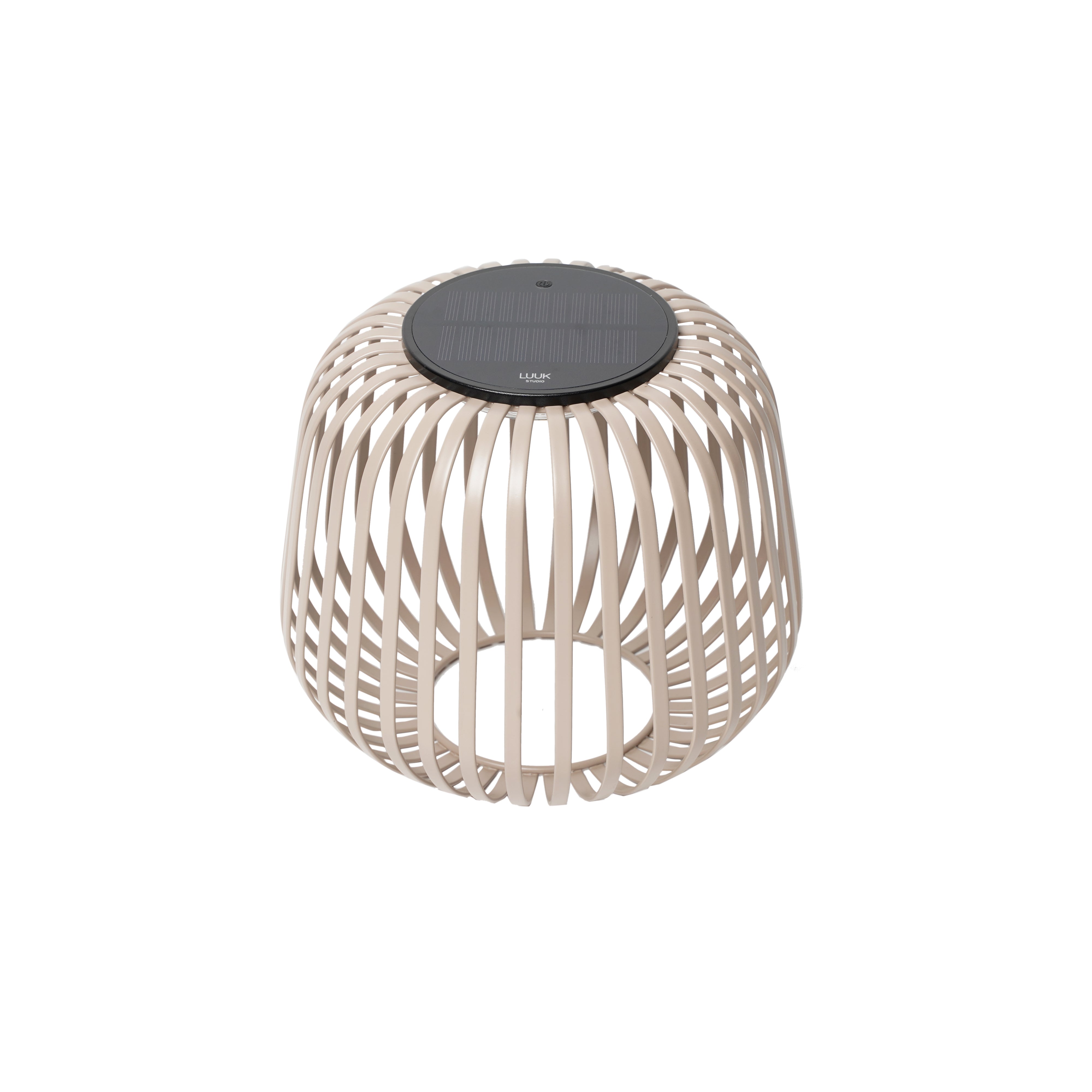 Nomad Solarlaterne Solis S mit Metallgestell von LUUK Studio – modernes Windlicht mit warmweißem, dimmbarem Licht für stimmungsvolle Beleuchtung im Außen- und Innenbereich.